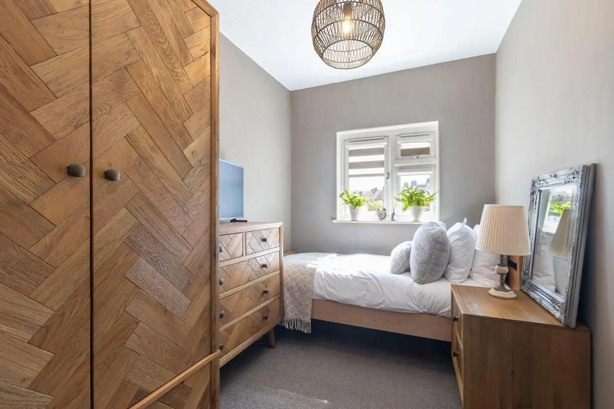 Fantastic 3-Bed Home For The Gold Cup With Hot Tub Cheltenham