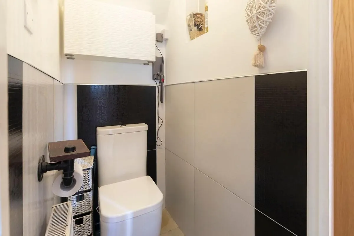 Fantastic 3-Bed Home For The Gold Cup With Hot Tub Cheltenham