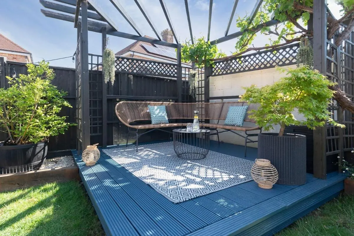 펜션 Fantastic 3-Bed Home For The Gold Cup With Hot Tub 첼튼엄